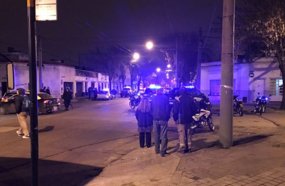 Una familia reducida por ladrones se salvó gracias a que una de las hijas se zafó para llamar a la policía