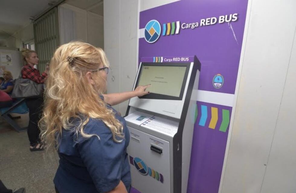 Se inauguró máquina de recarga de Red Bus en el Comedor de la UNCuyo