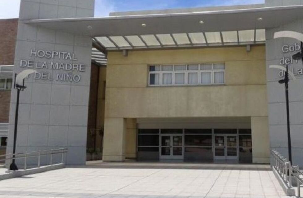 La menor que tragó una pila continúa recuperándose en sala común