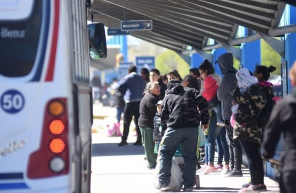 Paro de colectivos en Roca: trabajadores y la empresa llegan a un principio de acuerdo
