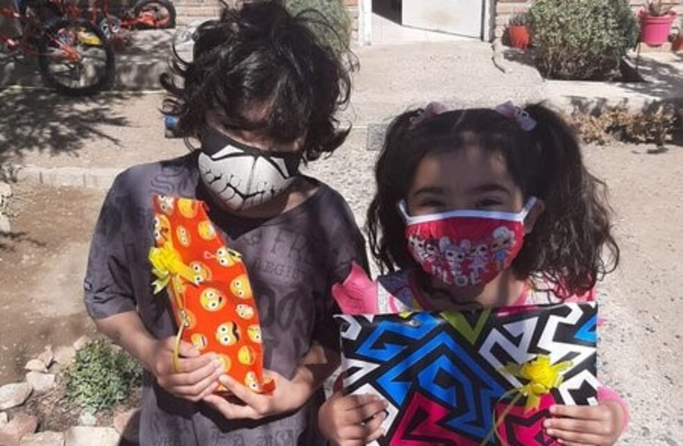 Cañadón Seco entregó obsequios a estudiantes