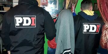 La PDI secuestró dos teléfonos celulares en el lugar\u002E (PDI)