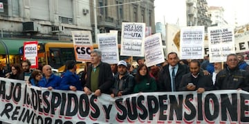 Choferes despedidos y suspendidos marchan\u002E