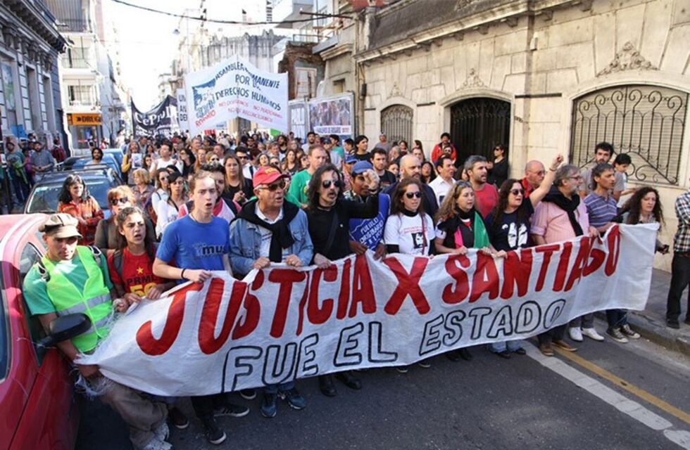 Bajo el lema "Justicia por Santiago", una multitud copó el Monumento a la Bandera
