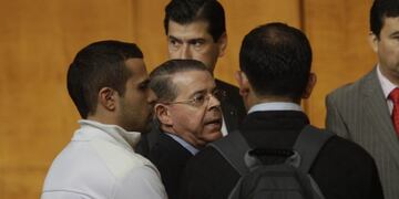 BUENOS AIRES, 24/05/2012, EL JUEZ OYARBIDE REALIZA UNA INSPECCION OCULAR EN EL TEATRO GRAN REX, DONDE APARECIO UN ARTEFACTO SUPUESTAMENTE EXPLOSIVO EN LA VISPERA DE LA CONFERENCIA DEL EX PRESIDENTE COLOMBIANO ALVARO URIBE. FOTO:DYN/EZEQUIEL PONTORIERO. teatro gran rex norberto oyarbide juez insepeccion ocular artefacto explosivo presentacion ex presidente de colombia controles por hallazgo artefacto explosivo