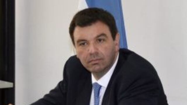 Picture released by Noticias Argentinas, taken on July 11, 2011 showing Argentine Federal judge Ariel Lijo, in Buenos Aires. Lijo abruptly returned from holidays on January 19, 2014 to investigate an accusation against government authorities, made by Arge