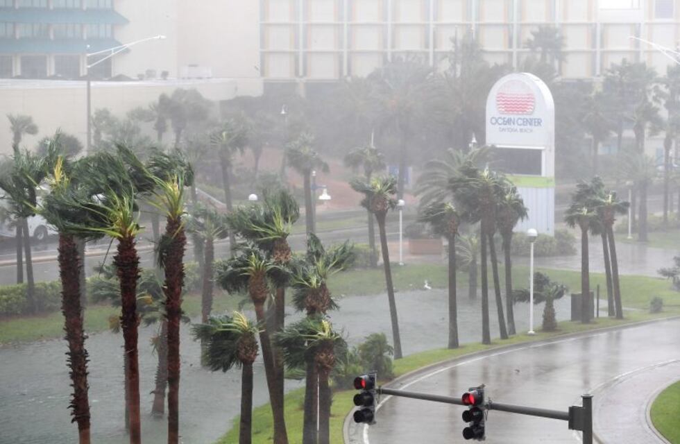 El Huracán Matthew se cobra su primera muerte en Florida
