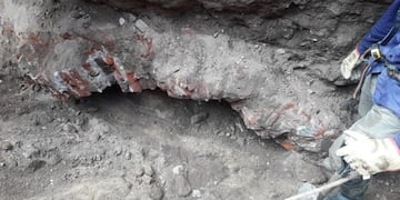 El túnel encontrado en una obra de cloacas en Córdoba pertenece al siglo XIX\u002E (Fotos Sergio Tissera)