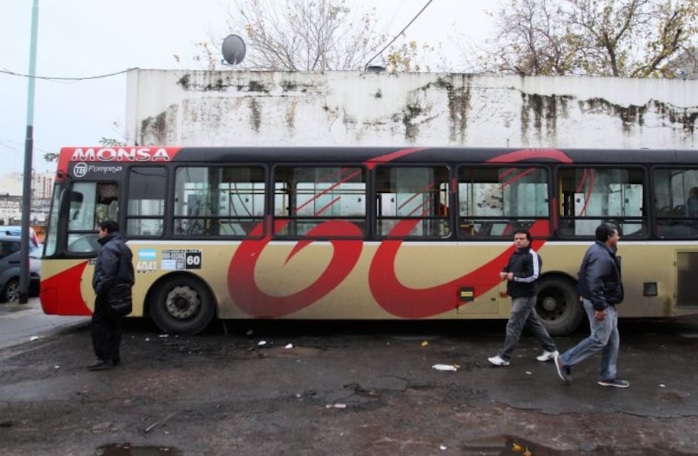 Murió un colectivero de la línea 60 por coronavirus y choferes reclaman ser vacunados