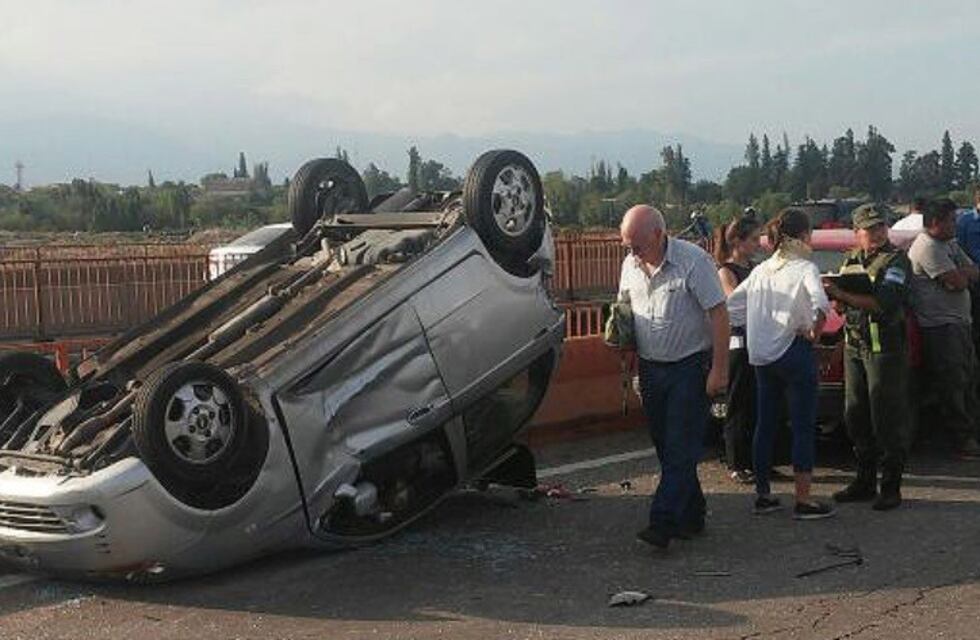 Grave accidente en cadena en el Acceso Sur mendocino