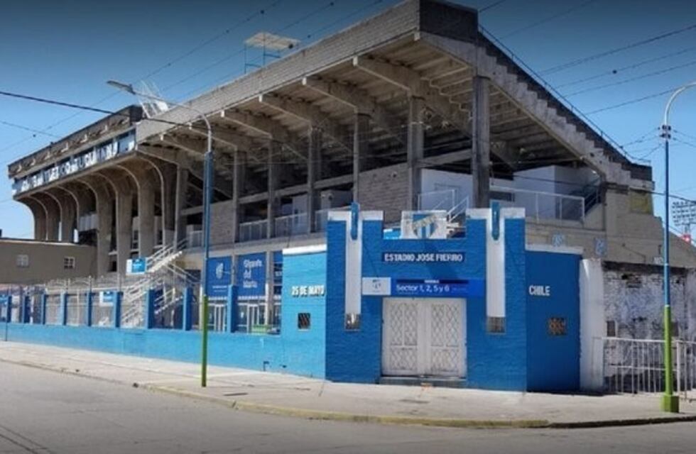 Los dirigentes de Atlético Tucumán recibieron una bandera con amenazas en la entrada del estadio José Fierro