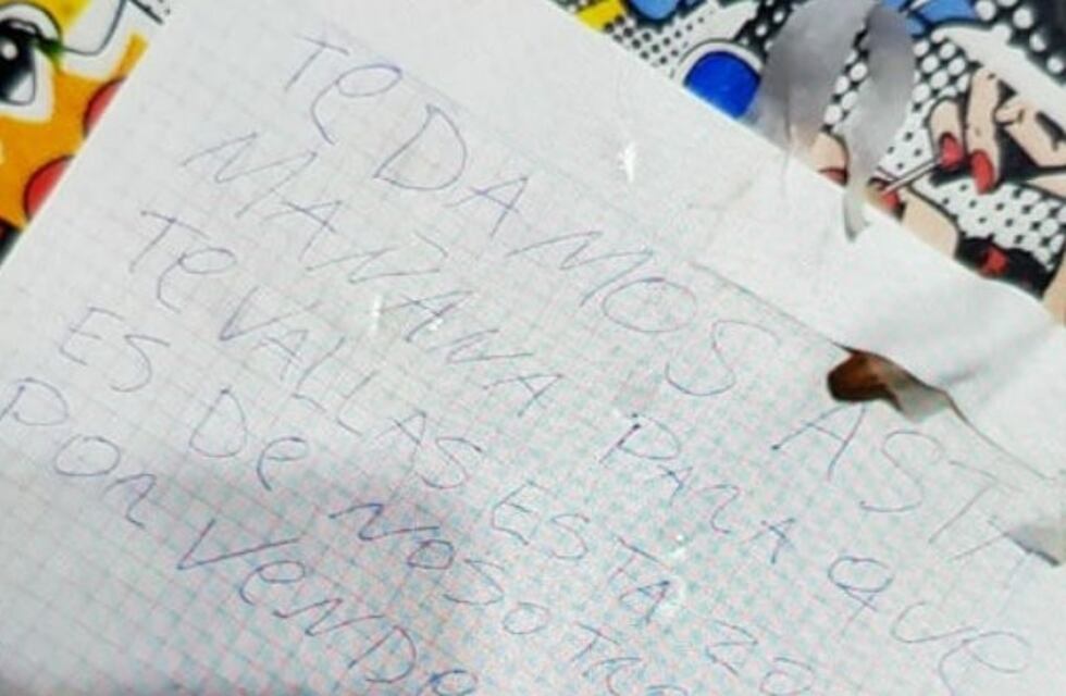 Disparos y un manuscrito amenazante en la puerta de una vivienda