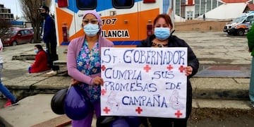 Manifestación de enfermeros frente al Hospital Regional Ushuaia 21/09/2020\u002E Fotos: Vía Ushuaia\u002E