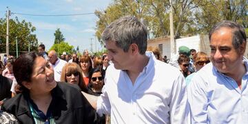 DYN01, LA RIOJA CHAMICAL (LA RIOJA), 09/10/2016, EL JEFE DE GABINETE, MARCOS PEu00d1A, ACOMPAu00d1ADO POR EL MINISTRO DE DEFENSA, JULIO MARTINEZ, PARTICIPu00d3 HOY DE LAS FIESTAS PATRONALES DE LA VIRGEN DE POLCO EN LA PROVINCIA DE LA RIOJA FOTO:DYN/GENTILEZA. la rioja marcos peu00f1a julio martinez festejos por la virgen de polco festividad religiosa peregrinacion jefe de gabinete nacional ministro de defensa