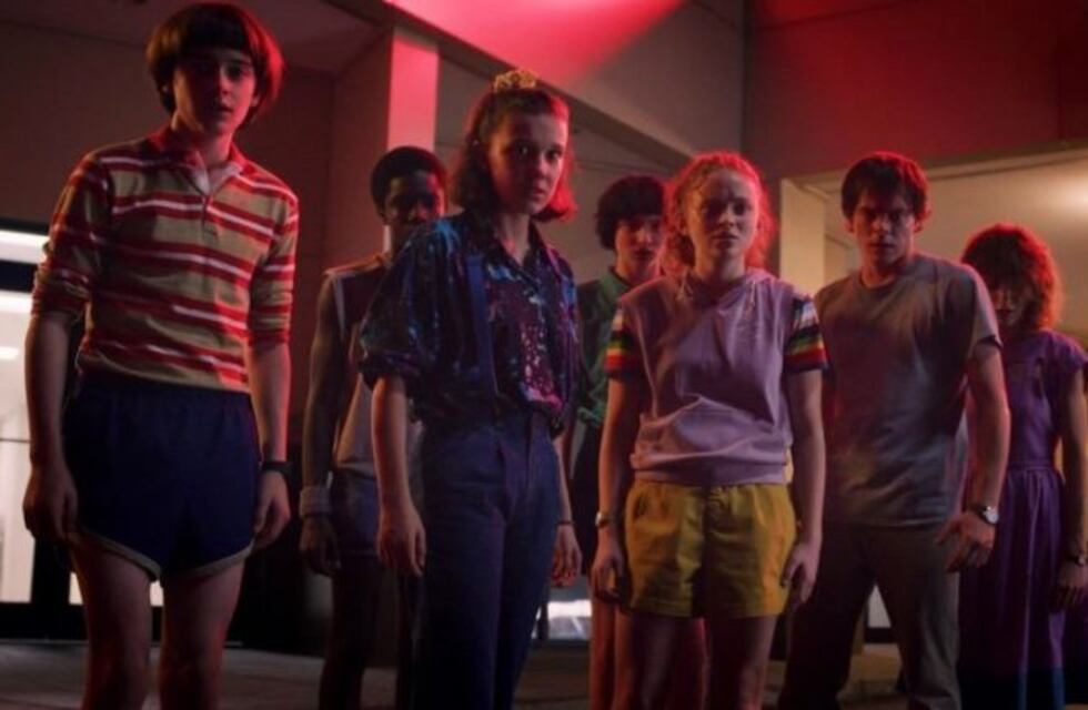 Los protagonistas de Stranger Things simularon ser figuras de cera y sorprendieron a sus fans
