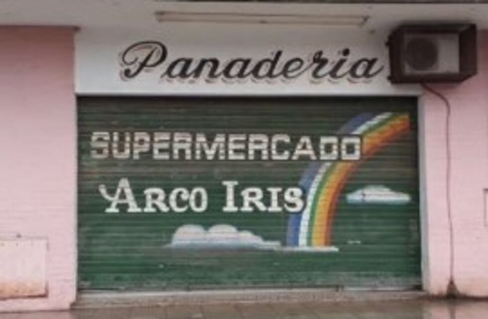 Ingresó a un supermercado y se llevó la caja registradora