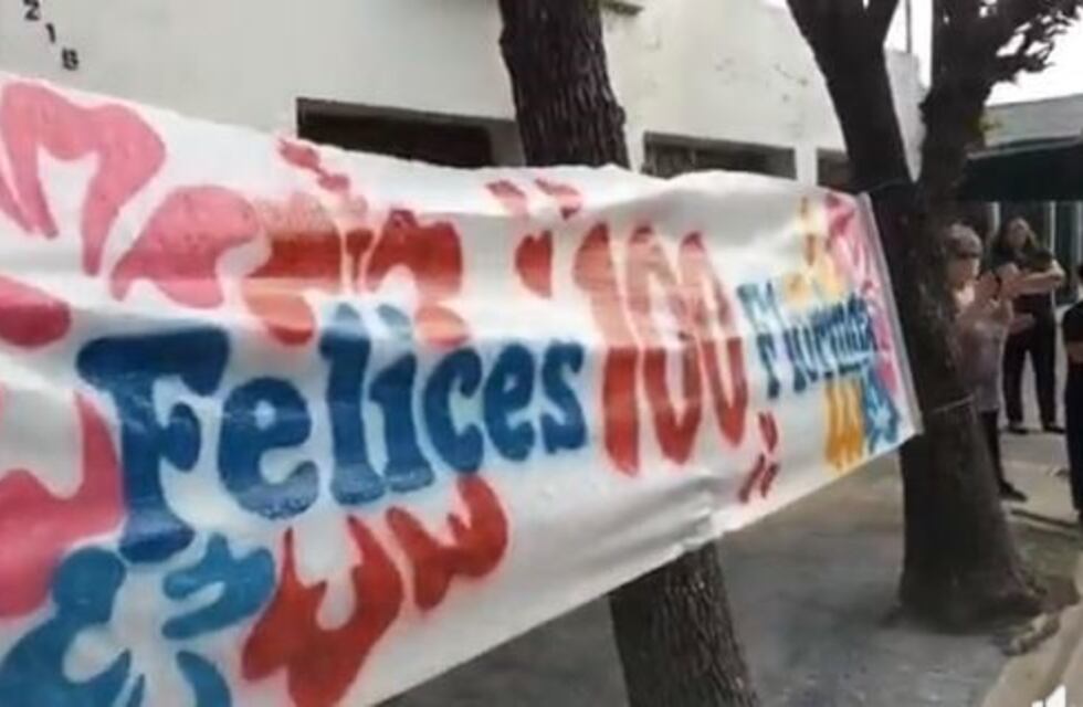 La abuela Florinda cumplió 100 años en cuarentena y los vecinos la homenajearon