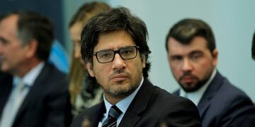 MON101. MONTEVIDEO (URUGUAY), 03/06/2016.- El ministro de Justicia y Derechos Humanos de Argentina, Germu00e1n Garavano, asiste a la XXXVIII reuniu00f3n de ministros de Seguridad, Justicia e Interior del Mercosur y Estados Asociados hoy, viernes 3 de junio de 2016, en Montevideo (Uruguay). En el marco del evento tendru00e1 lugar la ceremonia oficial de traspaso de la presidencia Pro Tu00e9mpore del Mercosur a Venezuela. EFE/Juan Ignacio Mazzoni montevideo uruguay German Garavano XXXVIII reunion de ministros de Seguridad Justicia e Interior del Mercosur y Estados Asociados ministro de Justicia y Derechos Humanos de Argentina encuentro de ministros