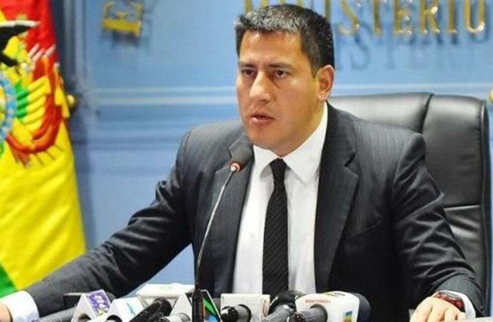 Renunció Javier Eduardo Zavaleta, ministro de Defensa de Bolivia