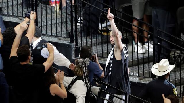 San Antonio Spurs guard Manu Ginobili (20) signals to fans as he walks off the court after Game 4 of the NBA basketball Western Conference finals against the Golden State Warriors, Monday, May 22, 2017, in San Antonio. Golden State won 129-115. (AP Photo/Eric Gay)