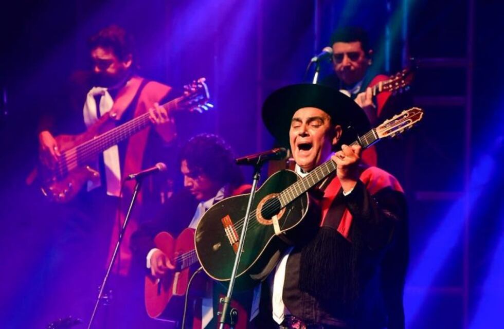 El Chaqueño y Los Huayra cerraron la Fiesta Nacional de la Noche Más Larga