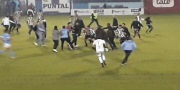 El final con escándalo entre Estudiantes y Central Córdoba, y que deja al equipo de Río Cuarto sin chances de B Nacional\u002E