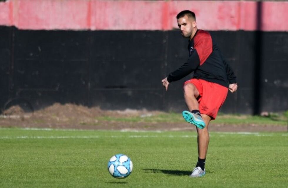 Además de Formica, Villarruel también sería titular en Newell's para enfrentar a Talleres