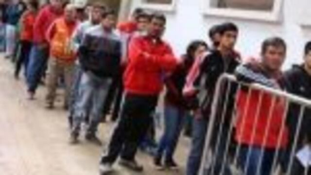 Hinchas de River coparon las boleteru00edas para conseguir una platea para el partido de Copa Argentina ante Gimnasia (LP):