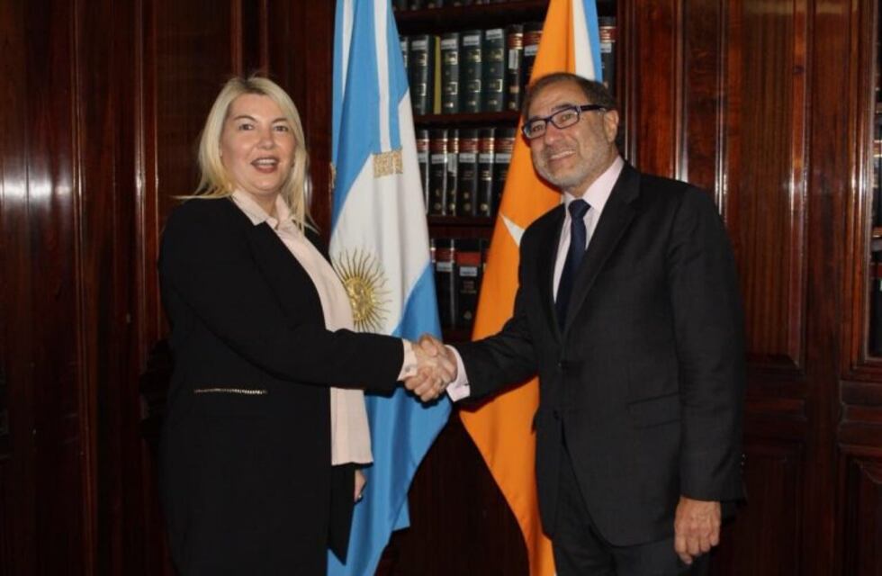 Rosana Bertone presentó oficialmente a Jorge Argüello