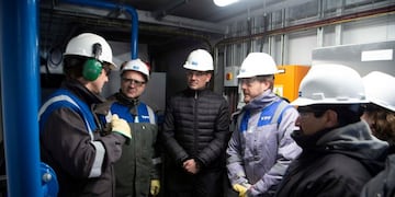 Visita a instalaciones de YPF en Chubut\u002E
