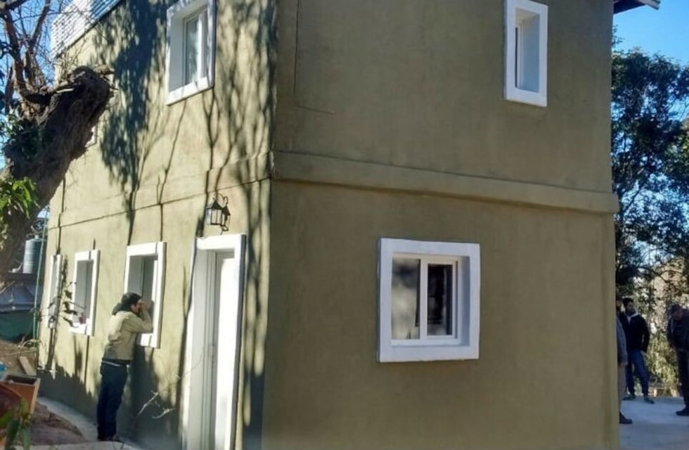 Así quedó la casa hecha con botellas de gaseosa descartables en Córdoba