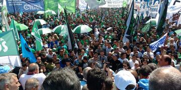 La CGT Córdoba marcha por las calles de la ciudad\u002E