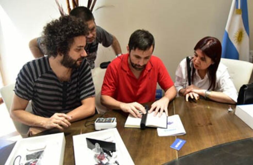 Personas ciegas podrán leer mediante un dispositivo para escanear textos