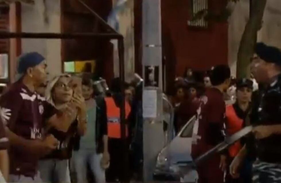 Lanús-Gremio: hubo incidentes con la policía antes del partido
