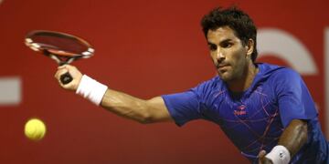 BAS10. BUENOS AIRES (ARGENTINA), 11/02/2014.- El tenista argentino Mu00e1ximo Gonzu00e1lez en acciu00f3n ante el espau00f1ol David Ferrer durante su partido de primera ronda del torneo ATP de Buenos Aires hoy, martes 11 de febrero de 2014, en Buenos Aires (Argentina). EFE/PRENSA COPA CLARO/SOLO USO EDITORIALrnrn buenos aires David Ferrer tenis torneo ATP de buenos aires tenistas