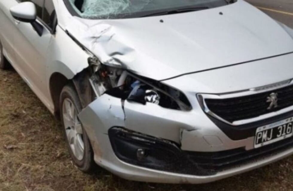 Caminaba por el costado de la ruta y murió atropellado