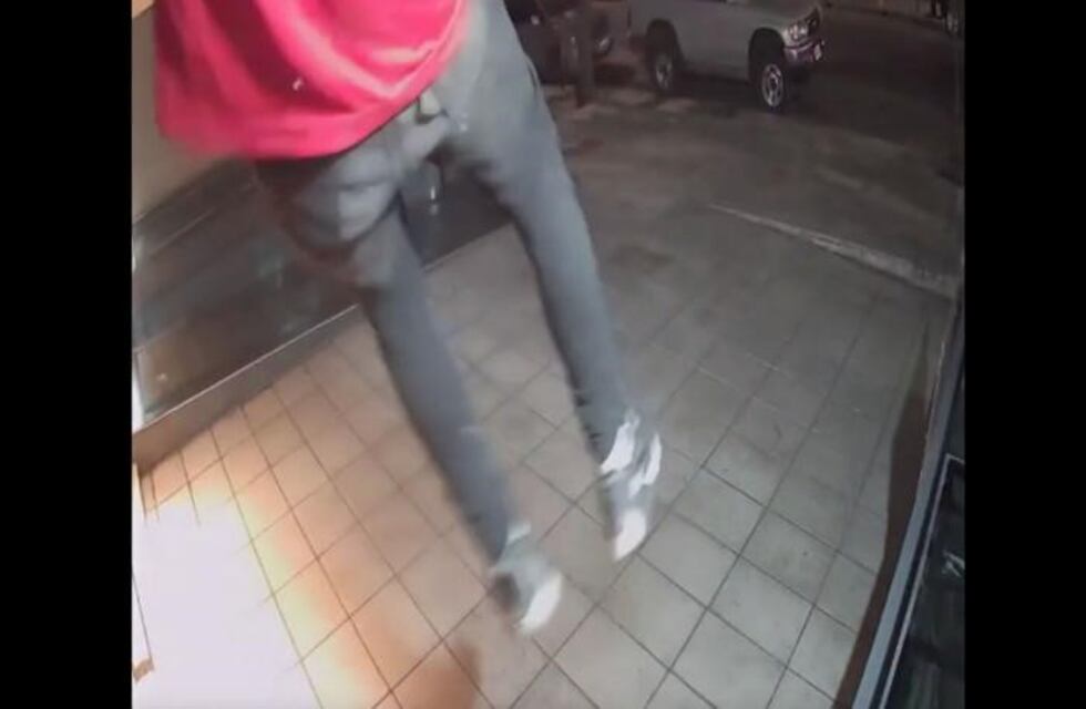 Así robó una bicicleta el "delincuente araña" de Nueva Córdoba