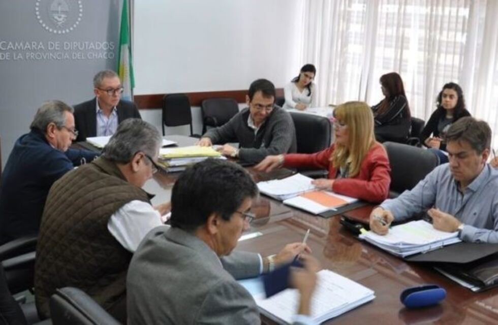 Debatirán en la Comisión de Hacienda los topes salariales estatales