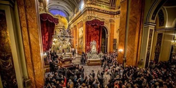 Entronización de la Virgen y el Señor del Milagro en Salta\u002E