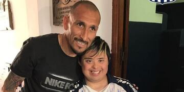 Nunca te deja Cholo\u002E Un símbolo de la gente\u002E