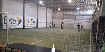 Partido de fútbol 5 clandestino en Rafaela