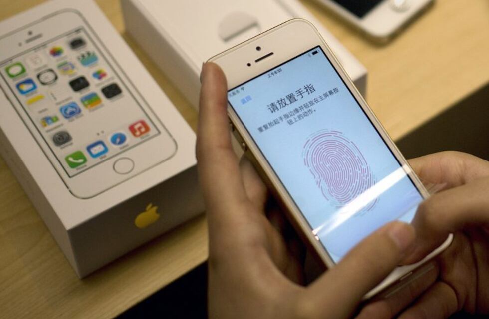 Descubren cómo hackear los sensores de huellas dactilares