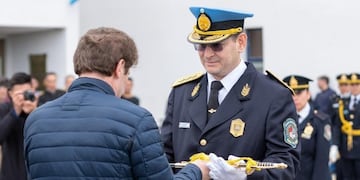 Jefe de la Policía Provincial el Comisario Mayor Lic\u002E Jacinto Rolón junto a al Gobernador Gustavo Melella\u002E