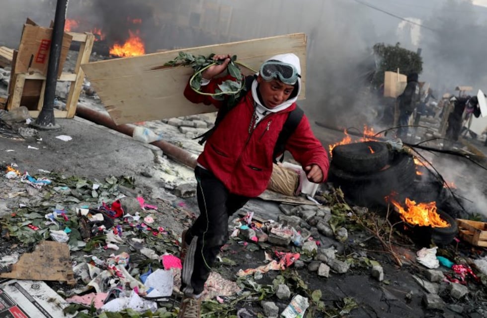 Crisis en Ecuador: manifestantes indígenas y fuerzas policiales se enfrentaron en Quito