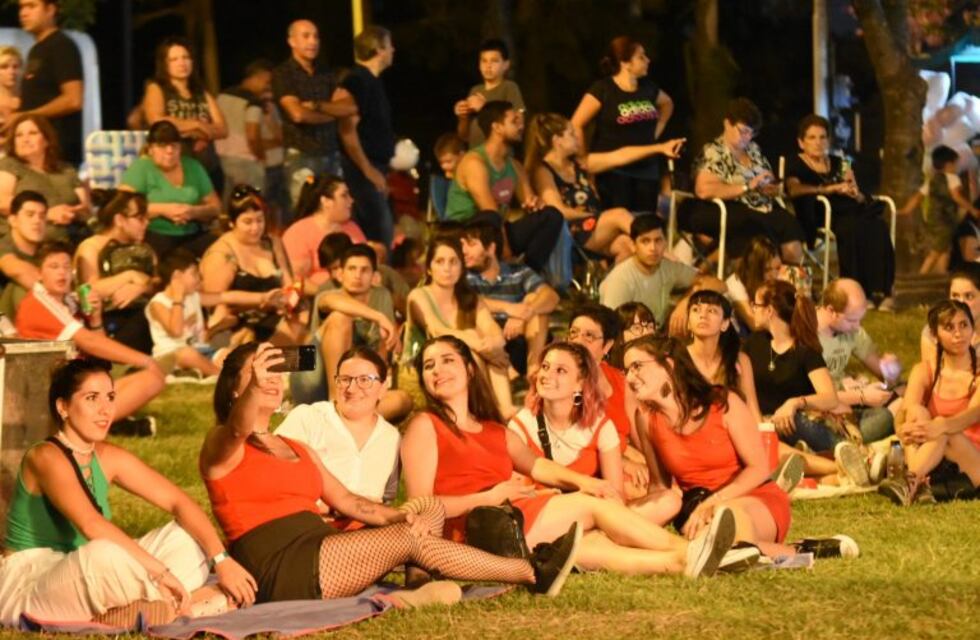 Multitudinario "picnic urbano nocturno"