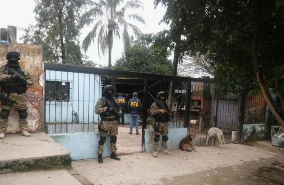 Detuvieron a una mujer que estaba envasando droga en Villa 9 de Julio