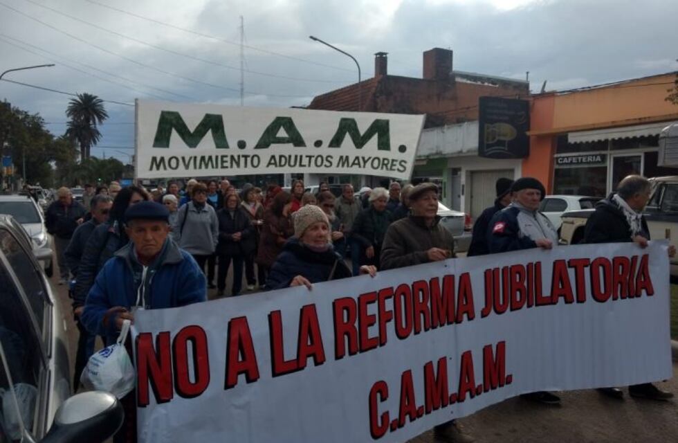 Se realizó la quinta "marcha del dolor" hacia el PAMI Gualeguaychú