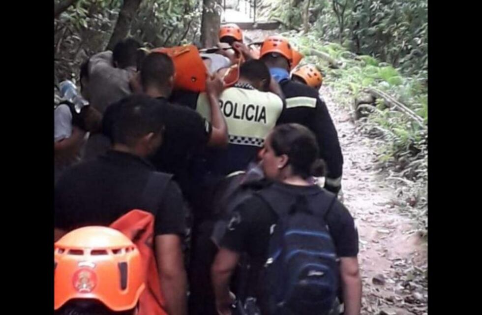 Bomberos rescataron a una mujer tras sufrir un accidente en los senderos de Yerba Buena