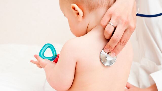 Circula el virus de la bronquiolitis: cuando sospechar que un bebé puede tenerlo y cómo prevenir