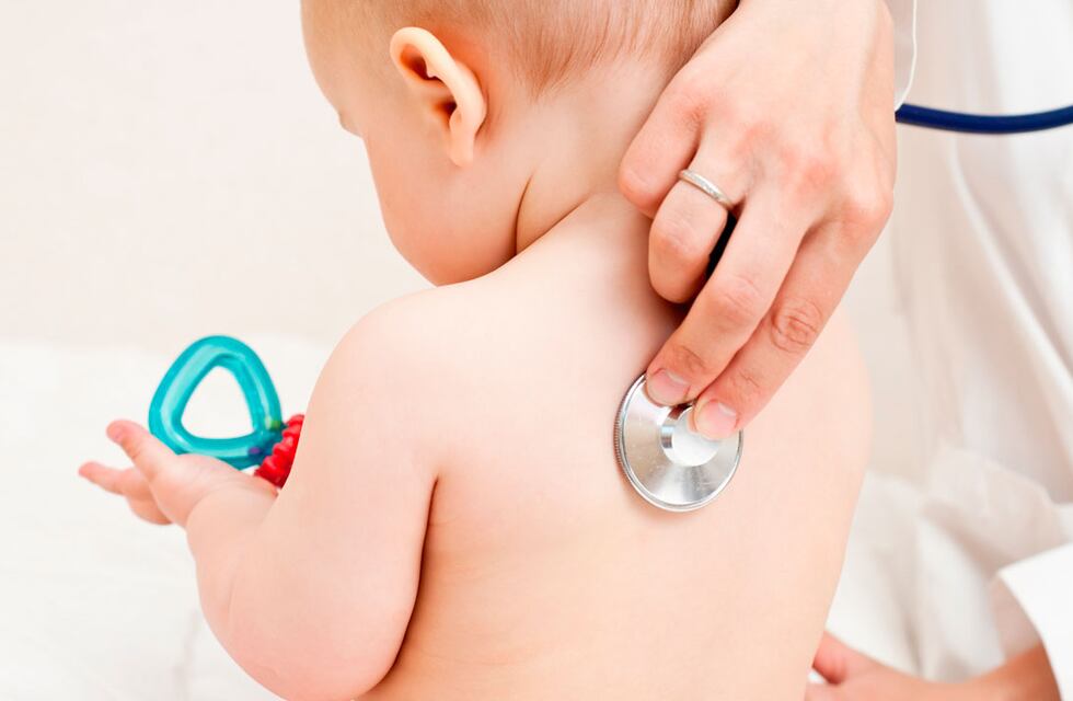 Bronquiolitis en Argentina: sigue en aumento y superó en un 60% los niveles prepandemia